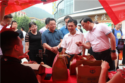 商南县举行农产品产销对接暨直播带货季活动
